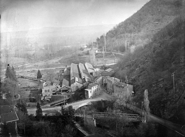 Saint-Uze.- Vue de l'usine Dumont.