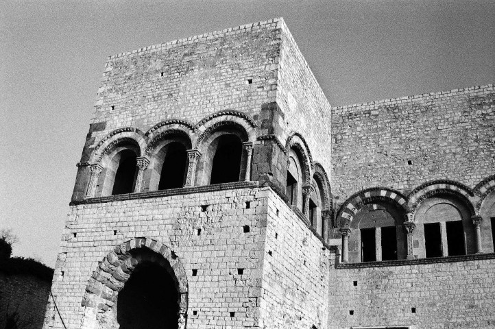 Montélimar. - La façade ouest du château des Adhémar.
