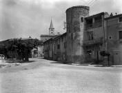 Taulignan.- Cours du Grand Rempart.