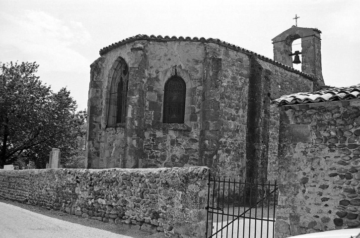 Albon. - Le chevet de la chapelle Saint-Philibert et le cimetière.