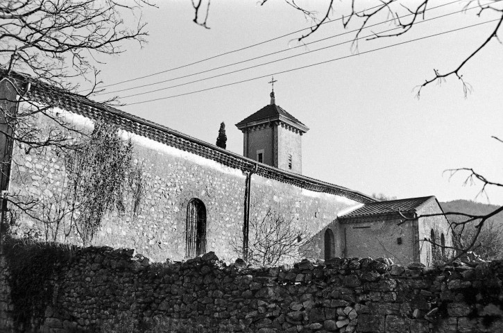 Combovin. - Façade sud de l'église Saint-Martin.