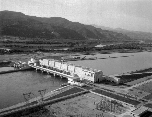 Centrale hydroélectrique Joseph Béthenod, écluse du Logis Neuf, pont routier.