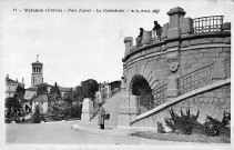 La terrasse du Parc Jouvet, terminée en 1910 et le clocher de la cathédrale Saint-Apollinaire.