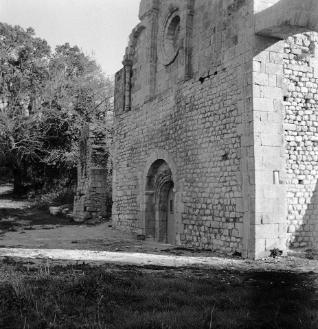 La Garde-Adhémar. - La chapelle du Val des Nymphes fut restaurée et retrouva une couverture en 1991.