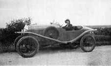 La marraine de Serge Januel dans une Amilcar.