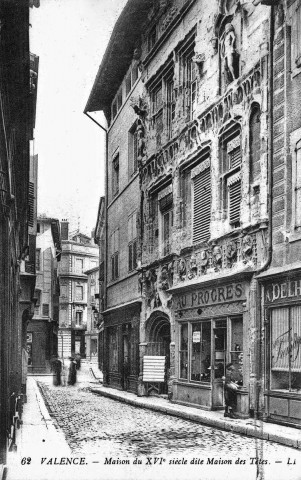 La Maison des Têtes, Grande Rue.