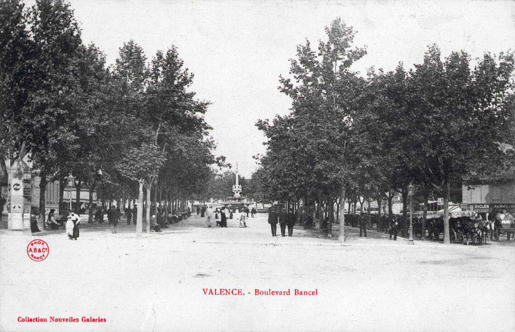 Boulevard Bancel et la fontaine (1887).