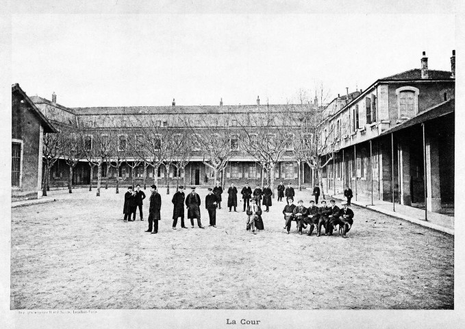 Valence.- La cour de l'École Normale d'instituteurs.