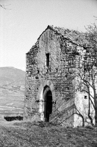 Sainte-Jalle. - La façade principale de la chapelle Saint-Anastase.