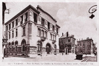 Valence.- La chambre de commerce, place du Palais, construite de 1923 à 1927, de l'architecte L. Bozon.