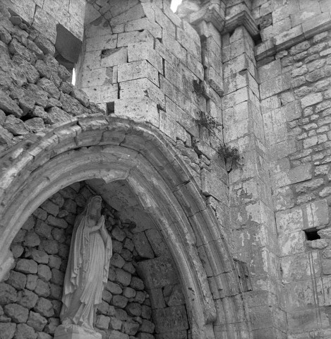 La Garde-Adhémar. - La chapelle du Val des Nymphes fut restaurée et retrouva une couverture en 1991.