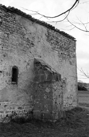 Sainte-Jalle. - Le contrefort du mur nord de la chapelle Saint-Anastase.