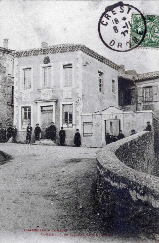 La mairie et l'école du haut.