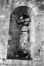 Aleyrac. - Fenêtre du chœur du prieuré Notre-Dame-la-Brune, ruiné en 1385.