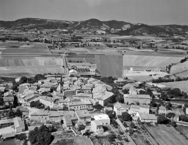 Cléon d'Andran. - Vue aérienne du village