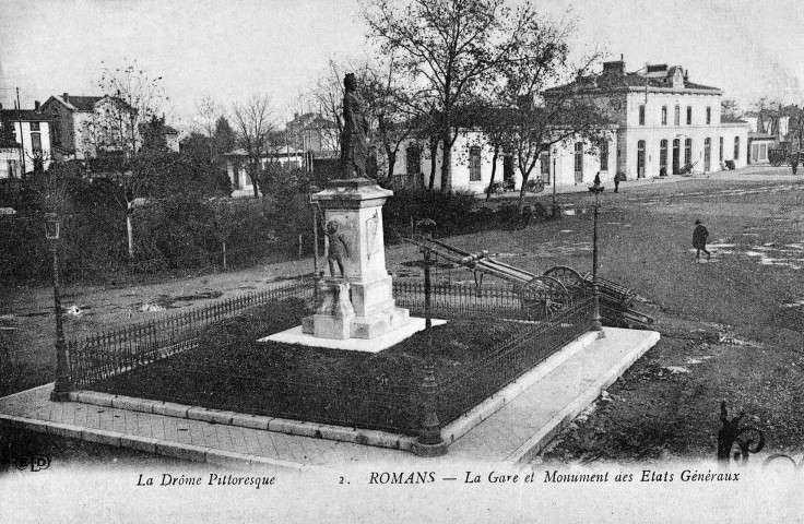 Romans-sur-Isère.- Le monument des États Généraux près de la gare.