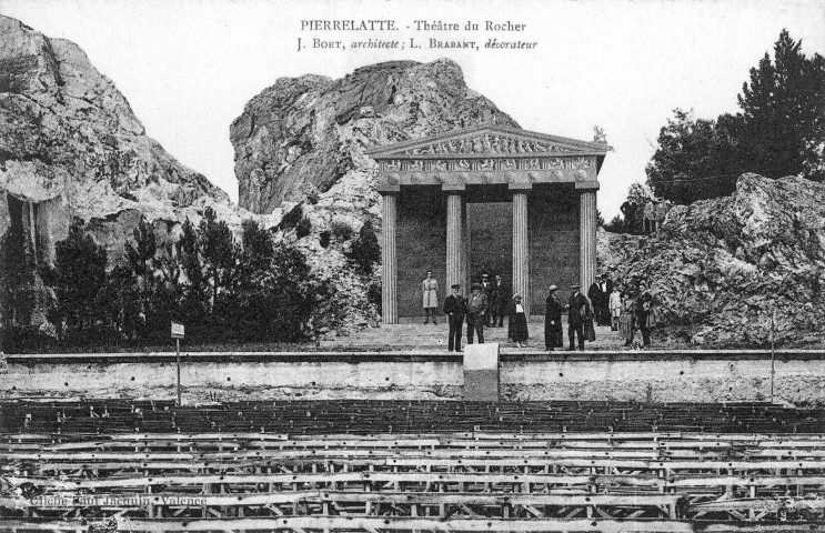 Le théâtre du Rocher.