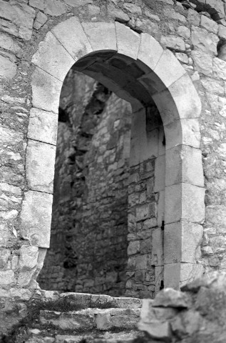 Marsanne. - Le porche de l'ancienne église Saint-Félix.