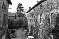 Peyrins.- La façade est du château de Sallmard.