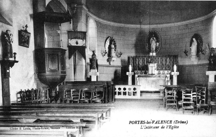 L'intérieur de l'église Sainte-Philomène.