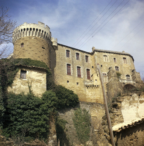 Suze-la-Rousse.- Le château.