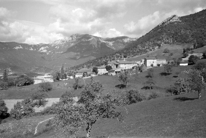 Saint-Andéol.- Vue de Saint-Julien-en-Quint.