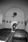 Le Pègue.- La nef et le porche de l'église Saint-Marcel.