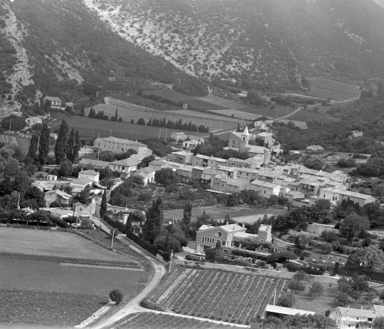 Vue aérienne du village.