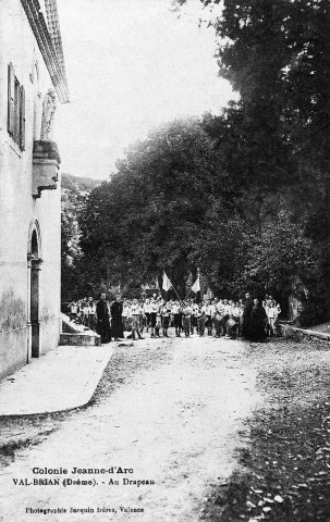 Grâne.- Les enfants de la colonie Jeanne d'Arc au Val Brian.