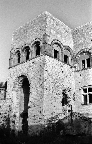 Montélimar. - La façade ouest du château des Adhémar.