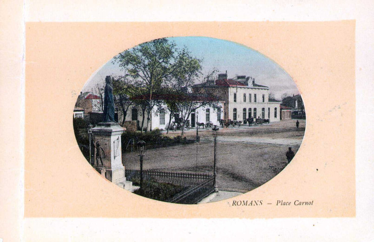 La gare et le monument des États Généraux.