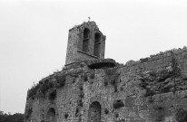 Aleyrac. - Façade sud du clocheton du prieuré Notre-Dame-la-Brune, ruiné en 1385.