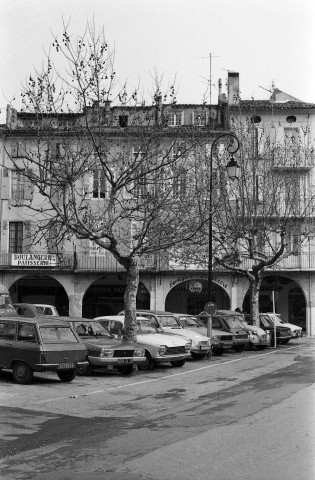 Nyons.- Place du Docteur Bourdoncle.