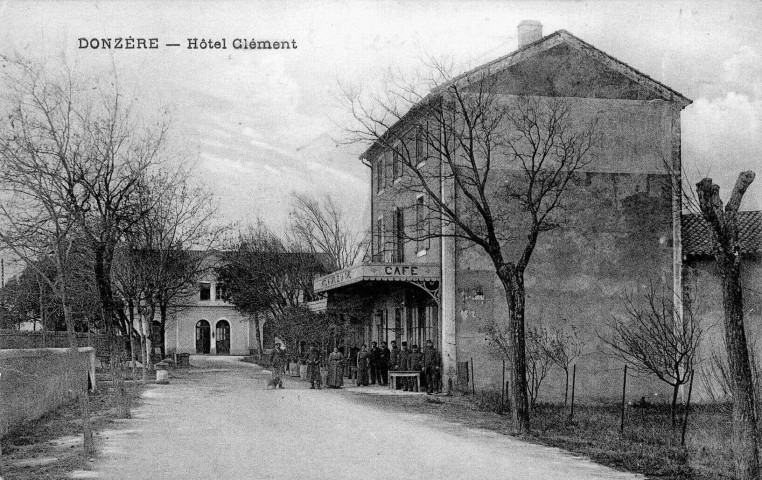 L'hôtel Clément et la gare.