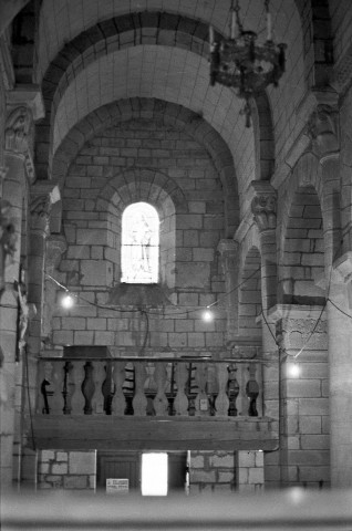 Chantemerle-lès-Blés.- La nef et la tribune de l'église Notre-Dame.