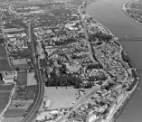 Vue aérienne de la ville et du Rhône.