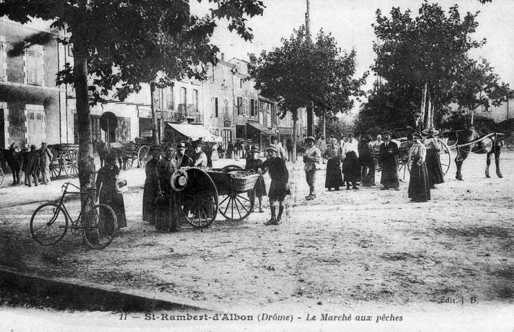 Marché aux pêches sur l'actuelle place Gaston Oriol.