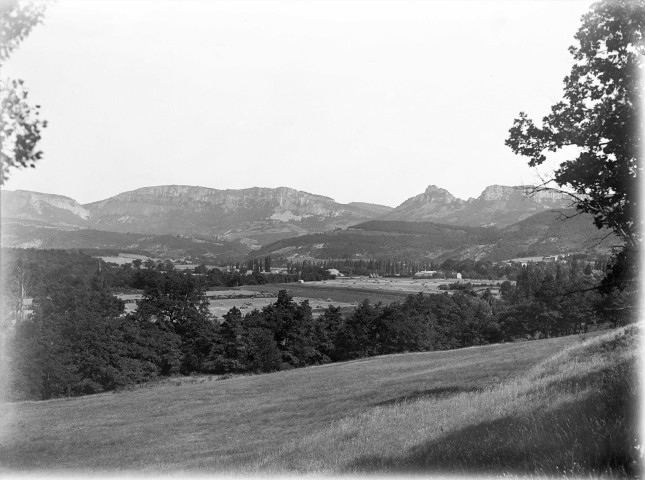 Montagnes d'Eyzahut et de Souspierre. - Vue lointaine depuis Charozat.