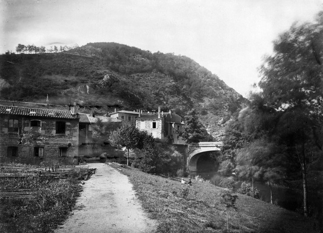 Saint-Uze.- Vue de l'usine Dumont.