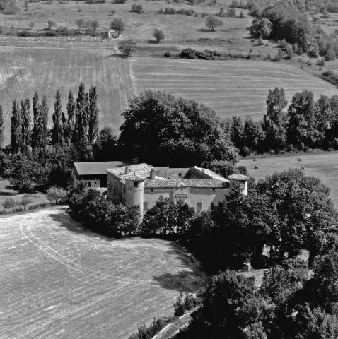 Vue aérienne du château d'Eurre.