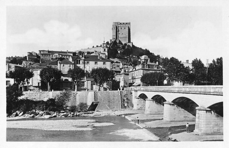 Crest. - Le village et le pont sur la Drôme.