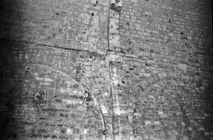 Lachau.- Mur de la nef de la chapelle Notre-Dame de Calma.