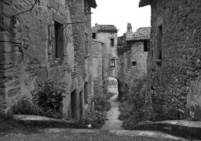 Entrée du château de Clermont-Tonnerre.