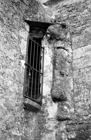 Claveyson. - Traces de cheminée en façade nord de l'ancien prieuré de Saint-Andéol.