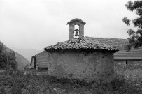 Boulc.- Le chevet de la chapelle du hameau des Tatins.