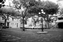 Valence. - Le chevet de la cathédrale Saint-Apollinaire et place des Clercs.