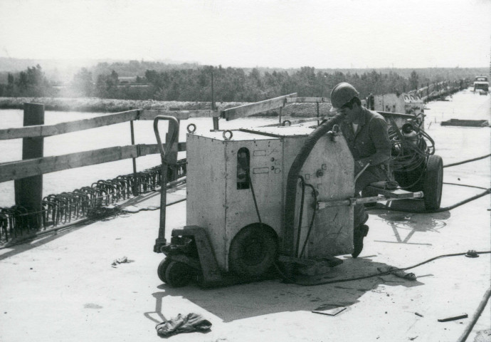 Pompe de mise en tension.