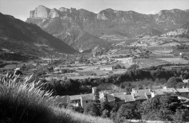 Saillans.- Vue des Trois Becs