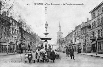 Romans-sur-Isère.- Personnages place Jacquemart.