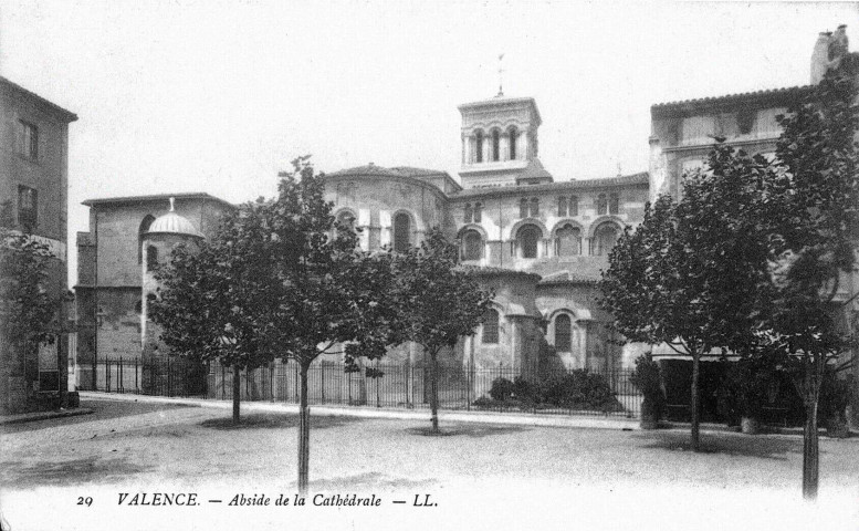 L'abside de la cathédrale Saint-Apollinaire.